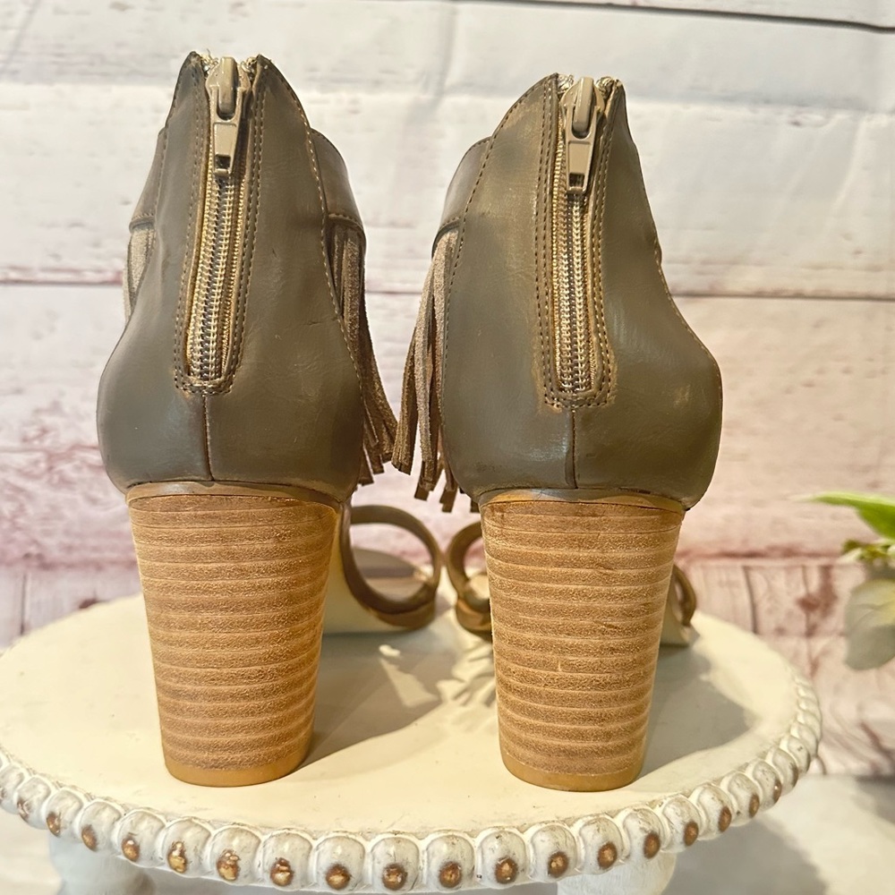 A.S.N.Y Fringed Tasseled Ankle Strap Taupe Green 3” Block Heel Sandal Size 9 - Picture 6 of 11